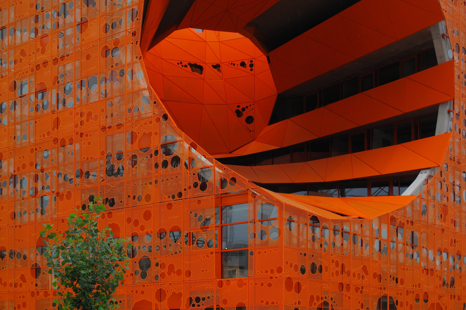 Le cube orange du quartier de La Confluence.