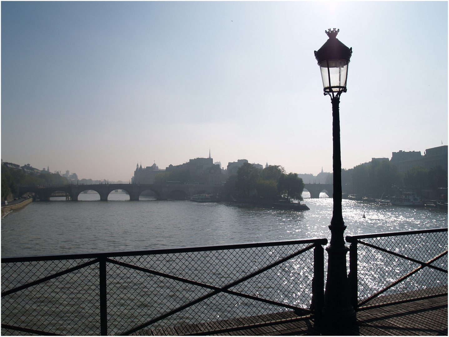 Île de la Cité und Pont Neuf in der Morgensonne