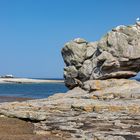 Île-de-Sein: Phare de Goulenez und Felsen mit Gesichtern