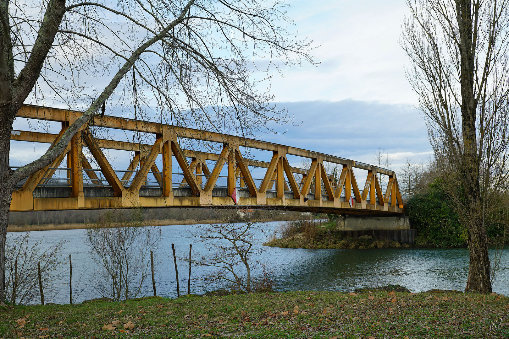 Le dessous du pont de la Bidouze...