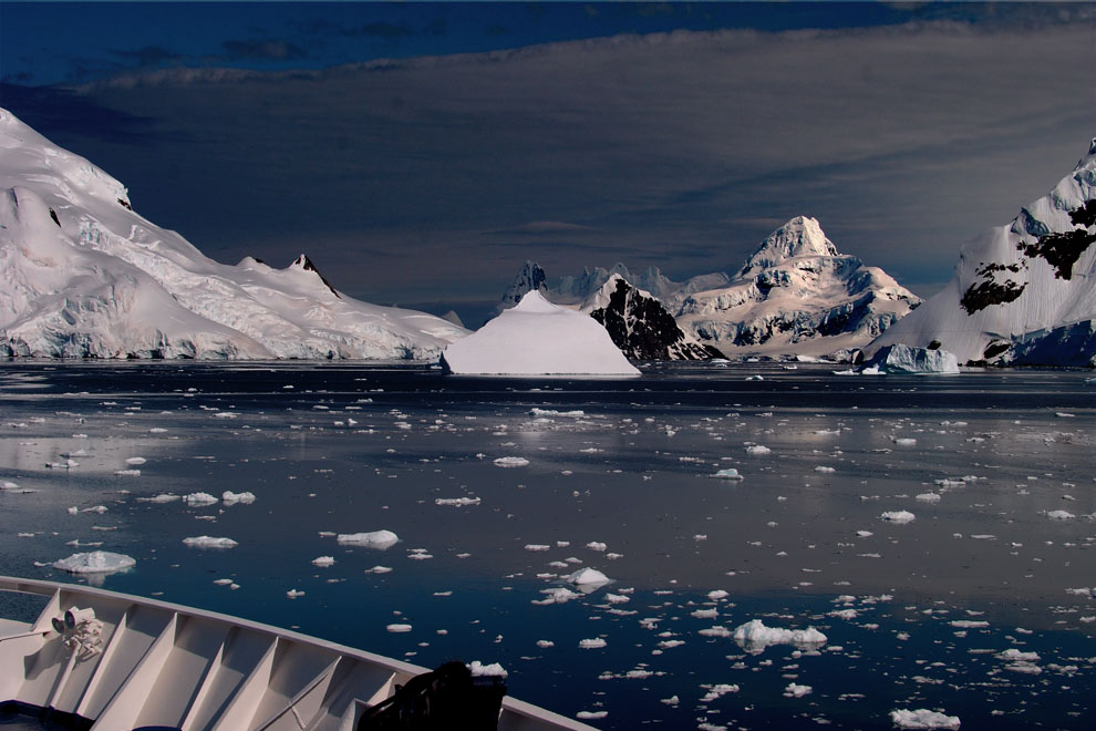 Le Diamant dans Paradise Bay, détroit de Gerlache, Antarctique.