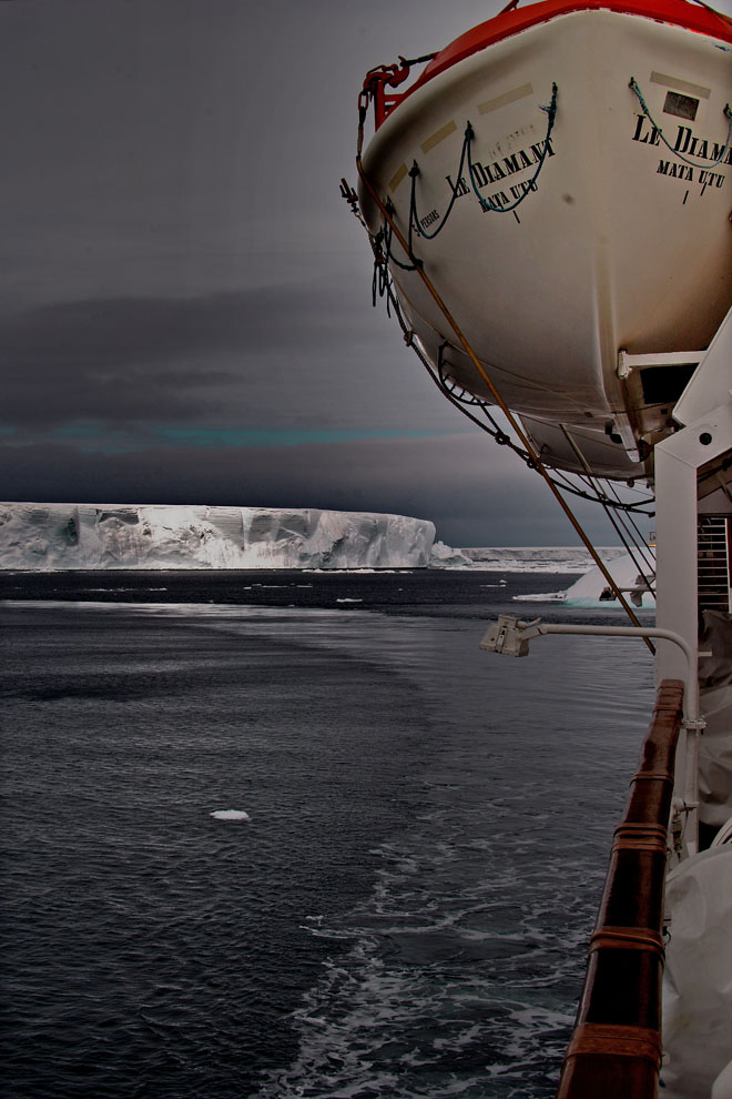 Le Diamant, dans sa sublime errance en mer de Weddell, Antarctique