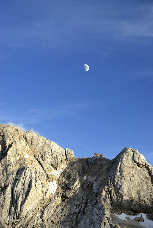 Le Dolomiti e la Luna