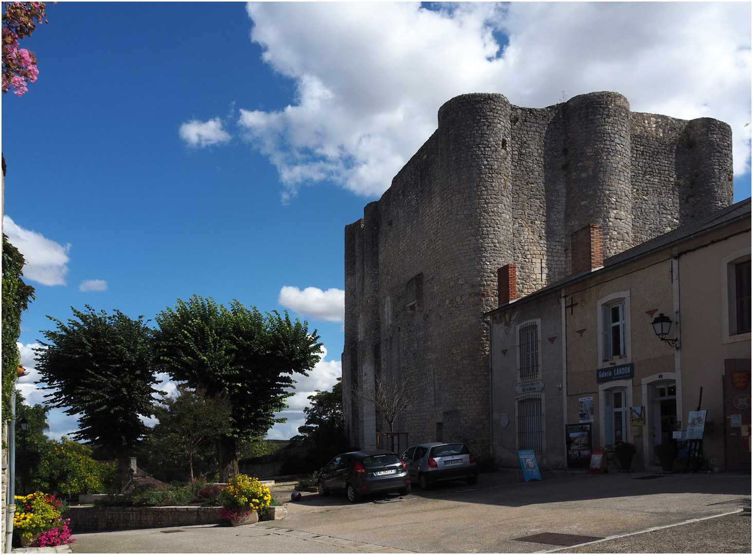 Le Donjon de Gouzon  --  Chauvigny