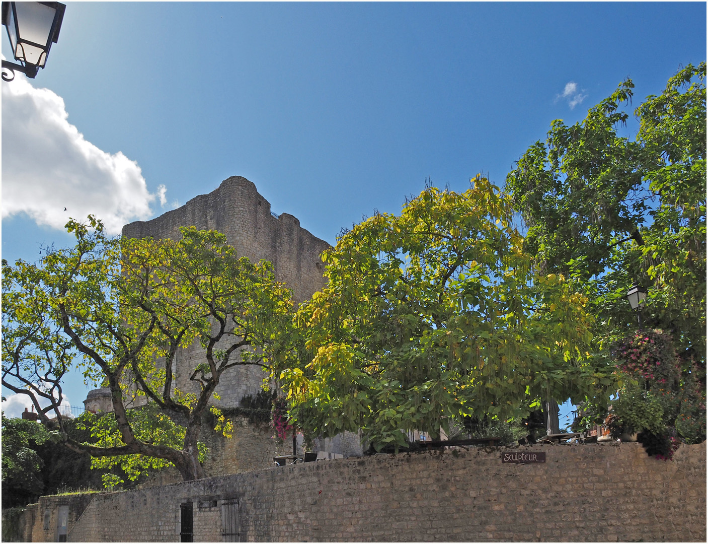  Le Donjon de Gouzon (XIIème XIIIème siècles) --  Chauvigny