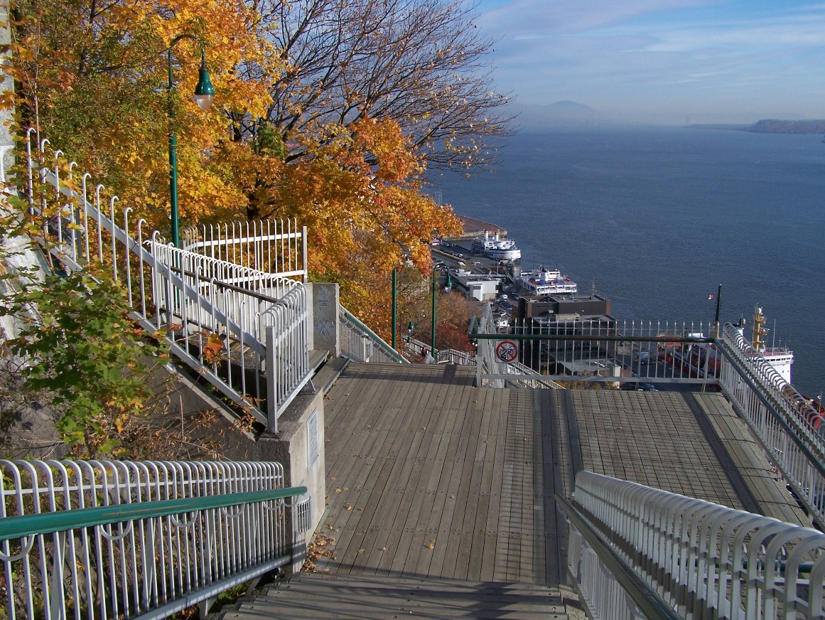 Le fleuve Saint-Laurent, vu des hauteurs de Québec et de la promenade des Gouverneurs