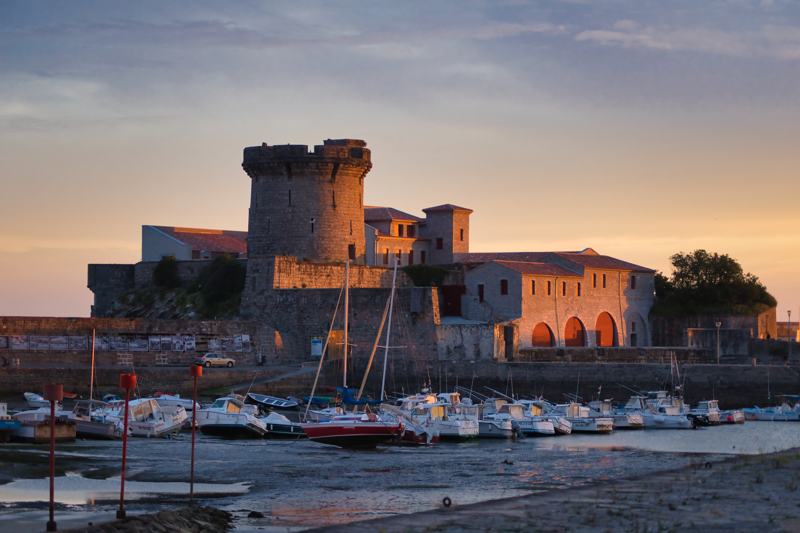 Le fort au lever du soleil 