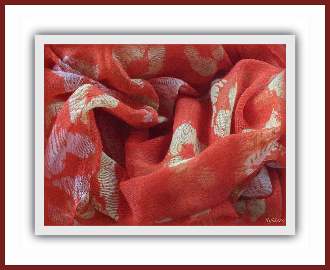 Le foulard rouge