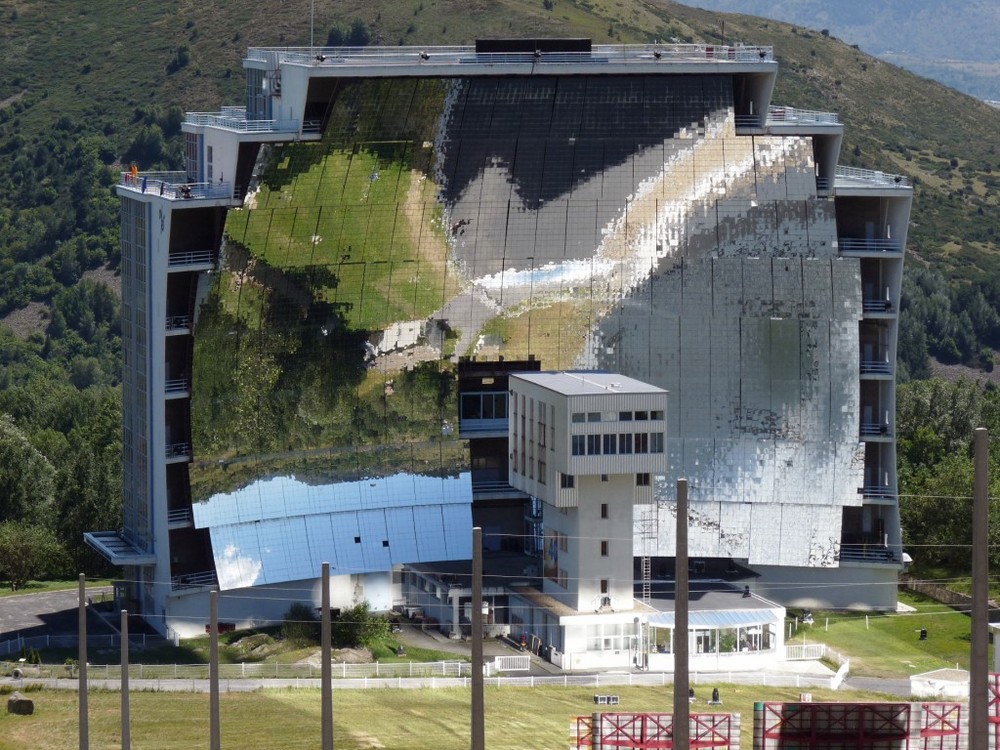 Le four solaire d'Odeillo • Formiguères village de montagne dans les  Pyrénées Orientales