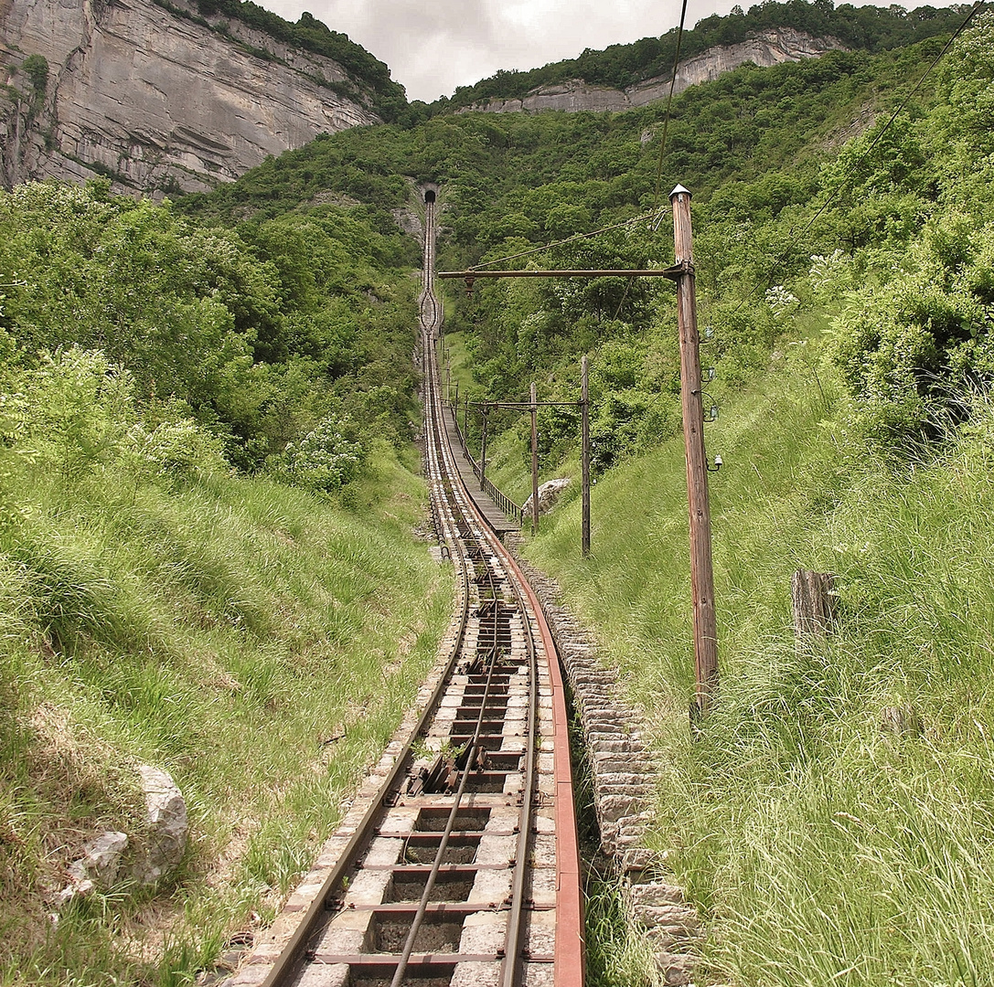 Le funiculaire de ST HILAIRE DU TOUVET (38)