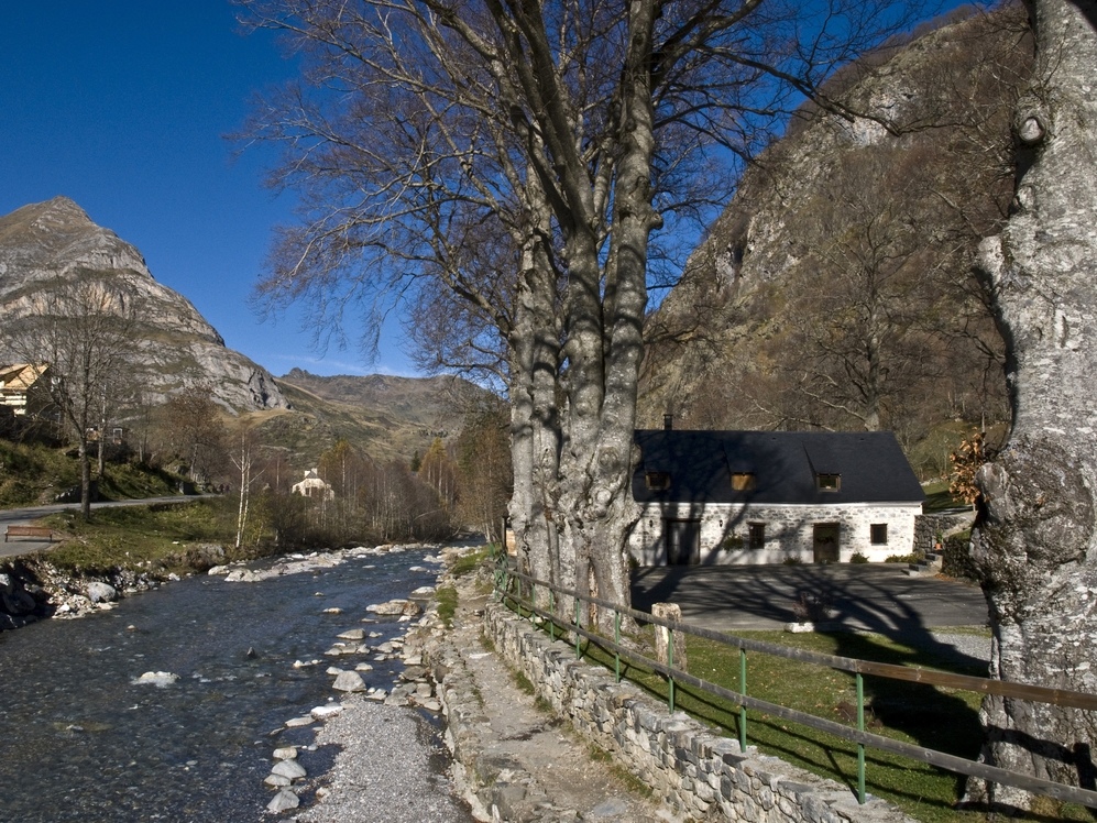 Le Gave de Gavarnie (Hautes-Pyrénées) - Das Sturzbach von Gavarnie (Hautes-Pyrénées)