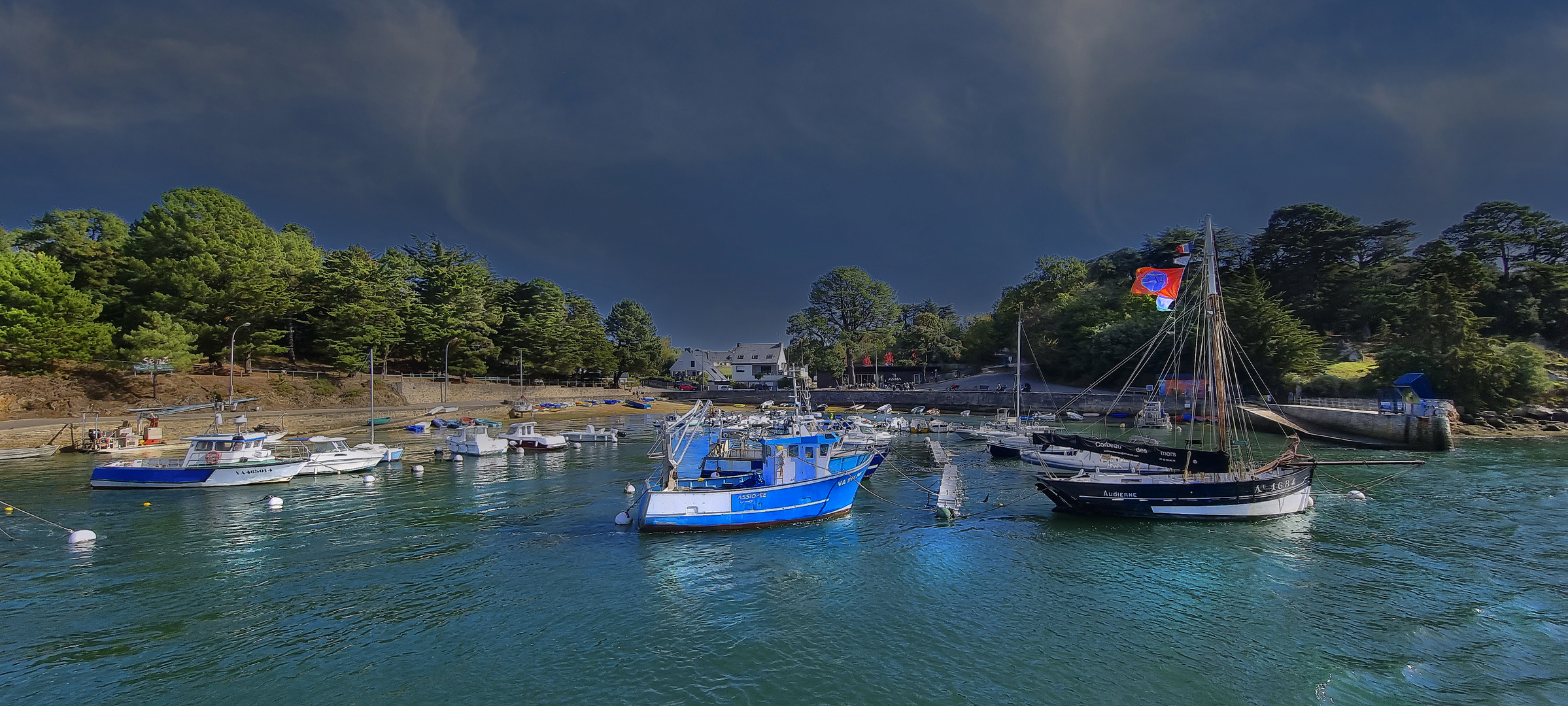 Le golfe sous ciel d'orage