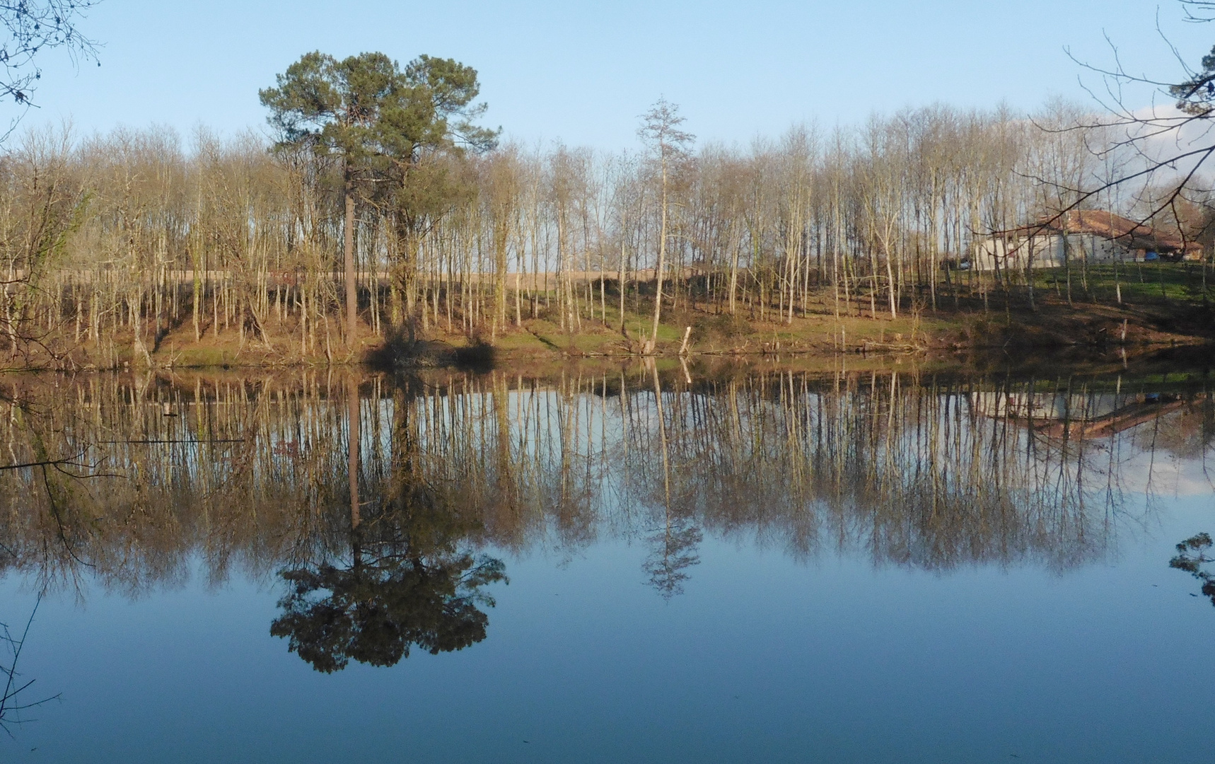 Le grand étang de Garanx à Pouillon