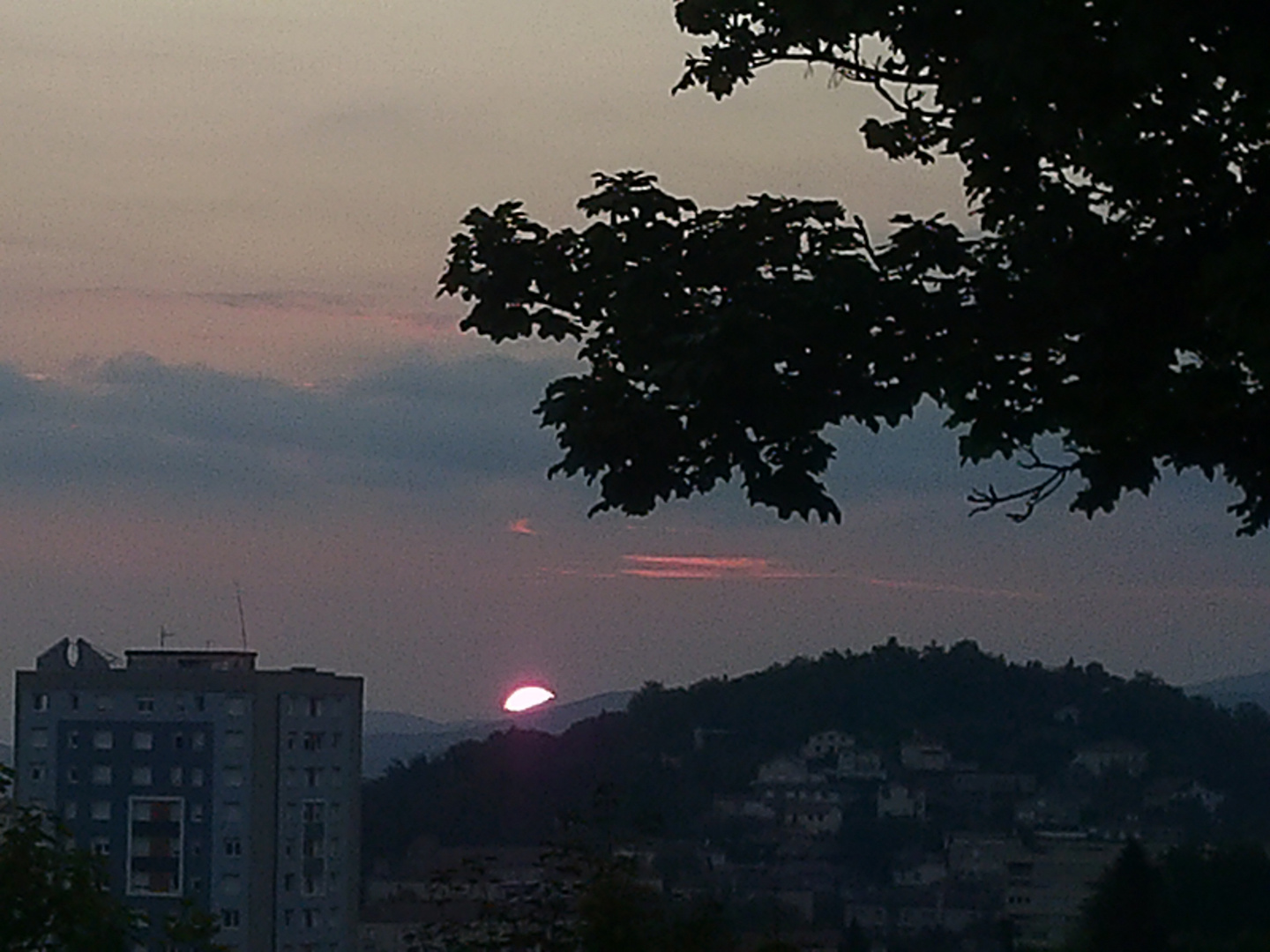 Le Grand-M dans le soleil