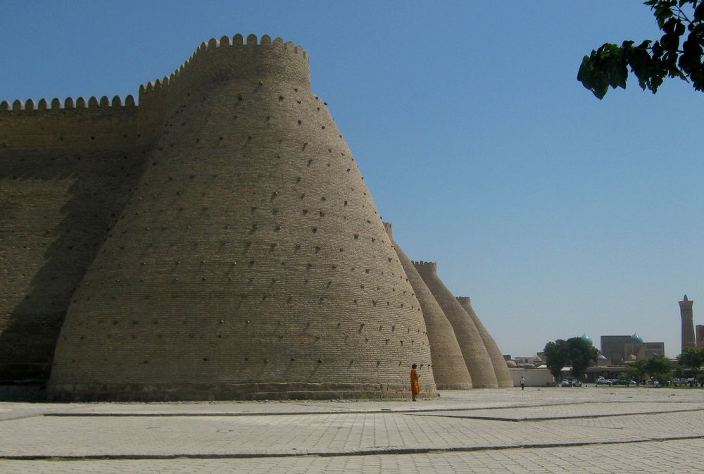 Le imponenti mura di Bukhara