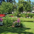 Le Jardin Jayan et un des petits ponts rouges - Agen