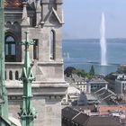 Le jet d'eau de Genève vu de la cathédrale St-Pierre