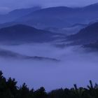 le jour se lève sous la brume Alpes Provençale