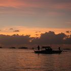 le jour se lève sur alona beach