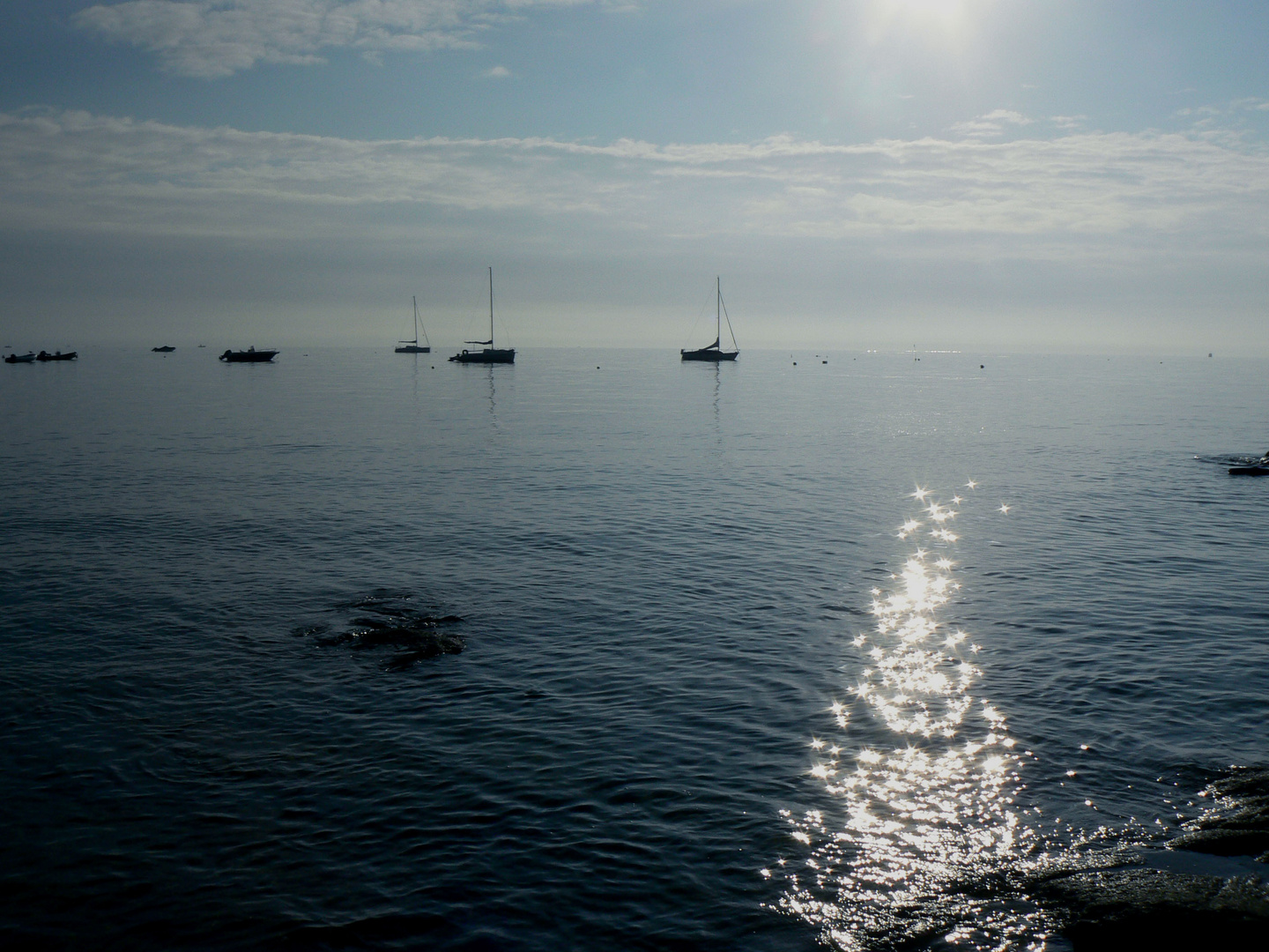 Le jour se lève sur la mer-