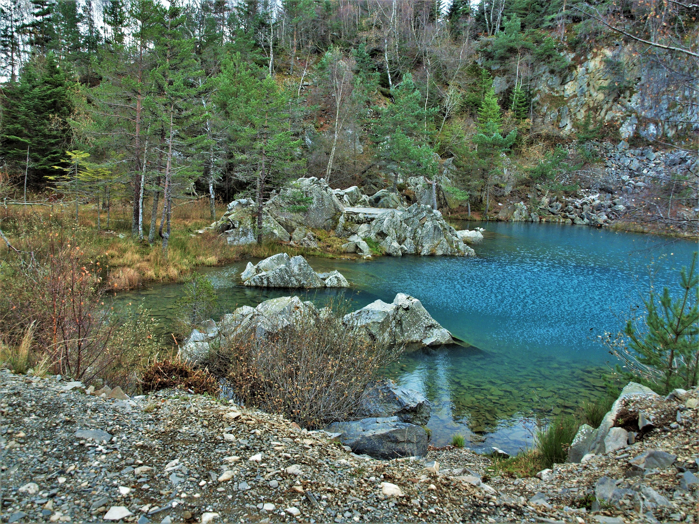 le lac bleu   auvergne