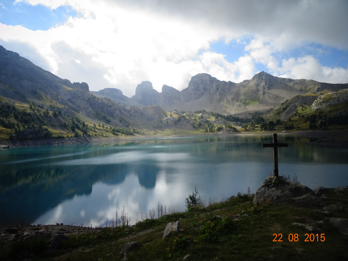 le lac d'alos dans le sud de la france dans toute sa splendeur