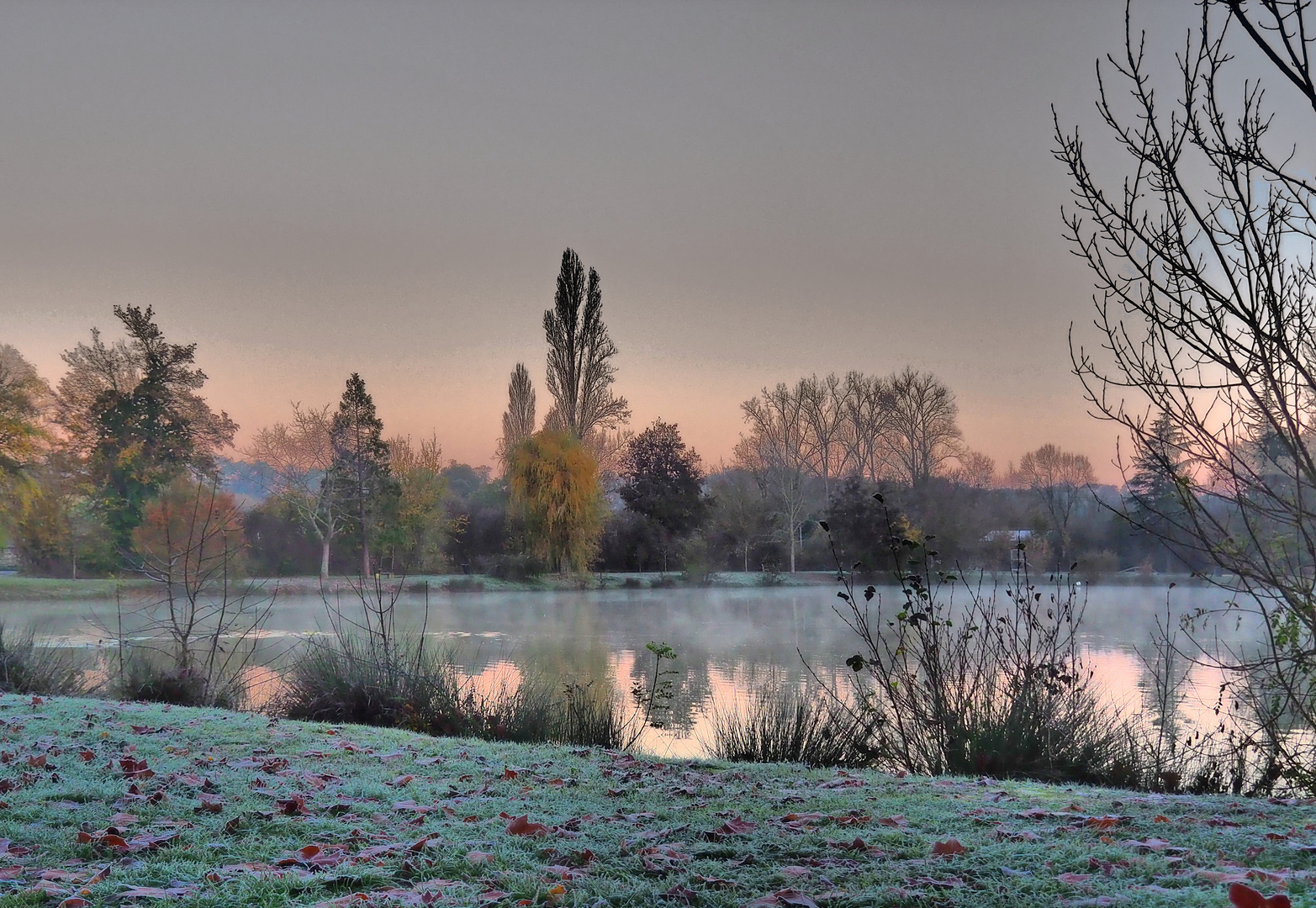 Le lac de Mauvezin à l’aube