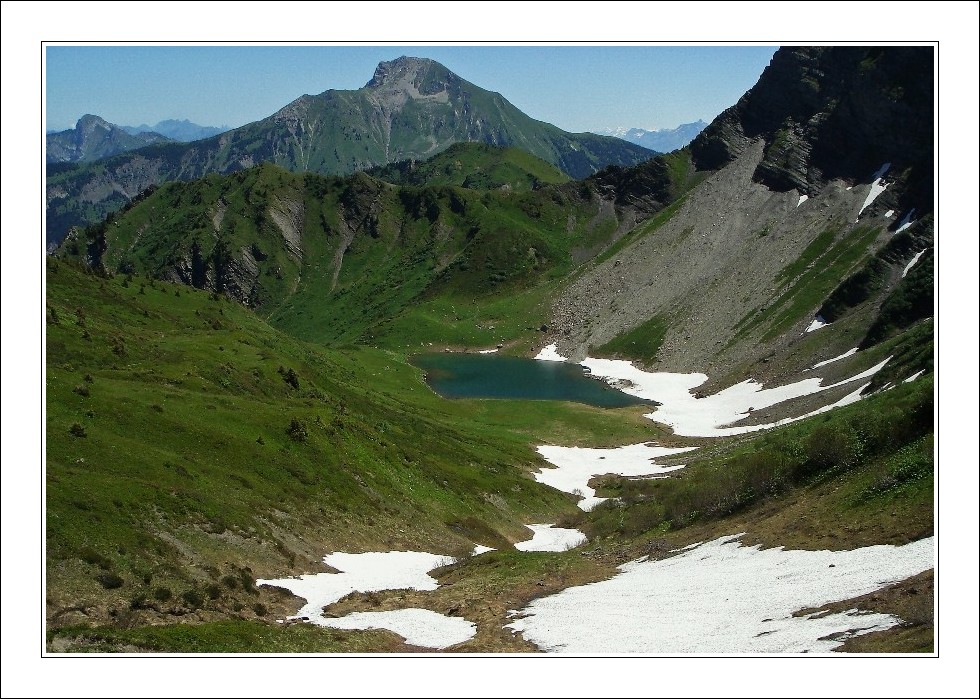 Le lac de Tavaneuse dans son Ecrin