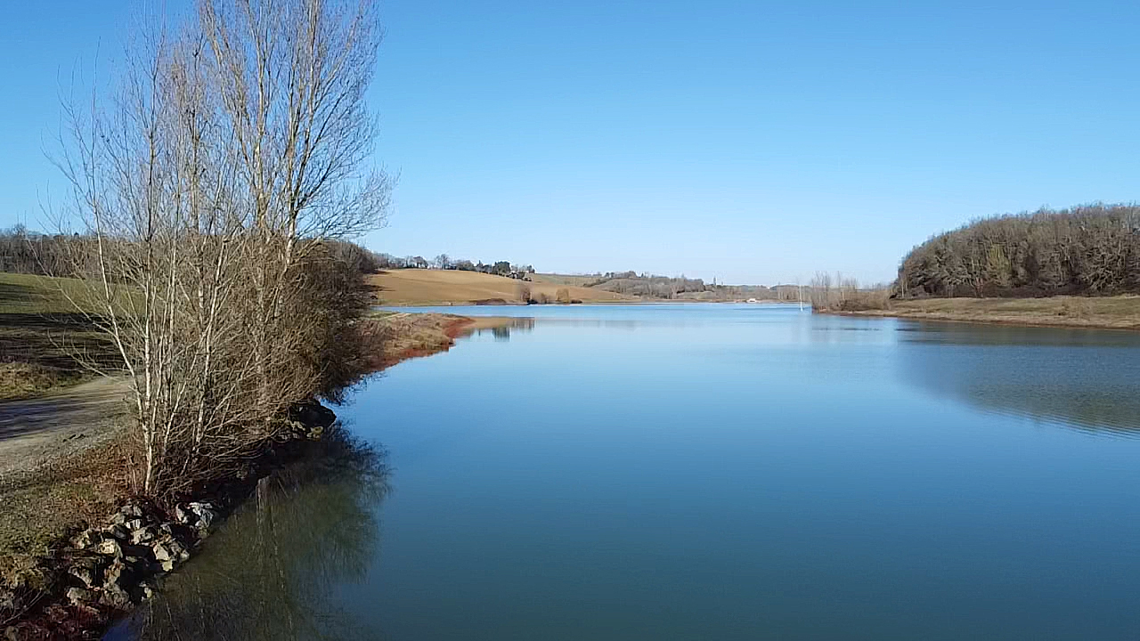 Le lac du Bousquetarra par un beau jour d’ hiver