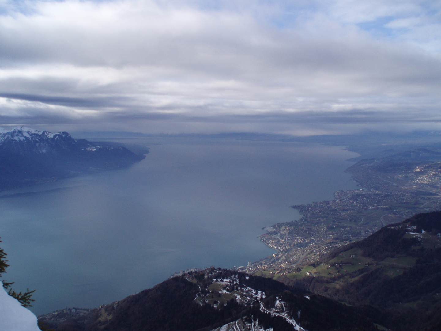 Le Lac Léman vu des Rochers de Naye.