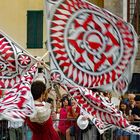 le lanceur de drapeaux...