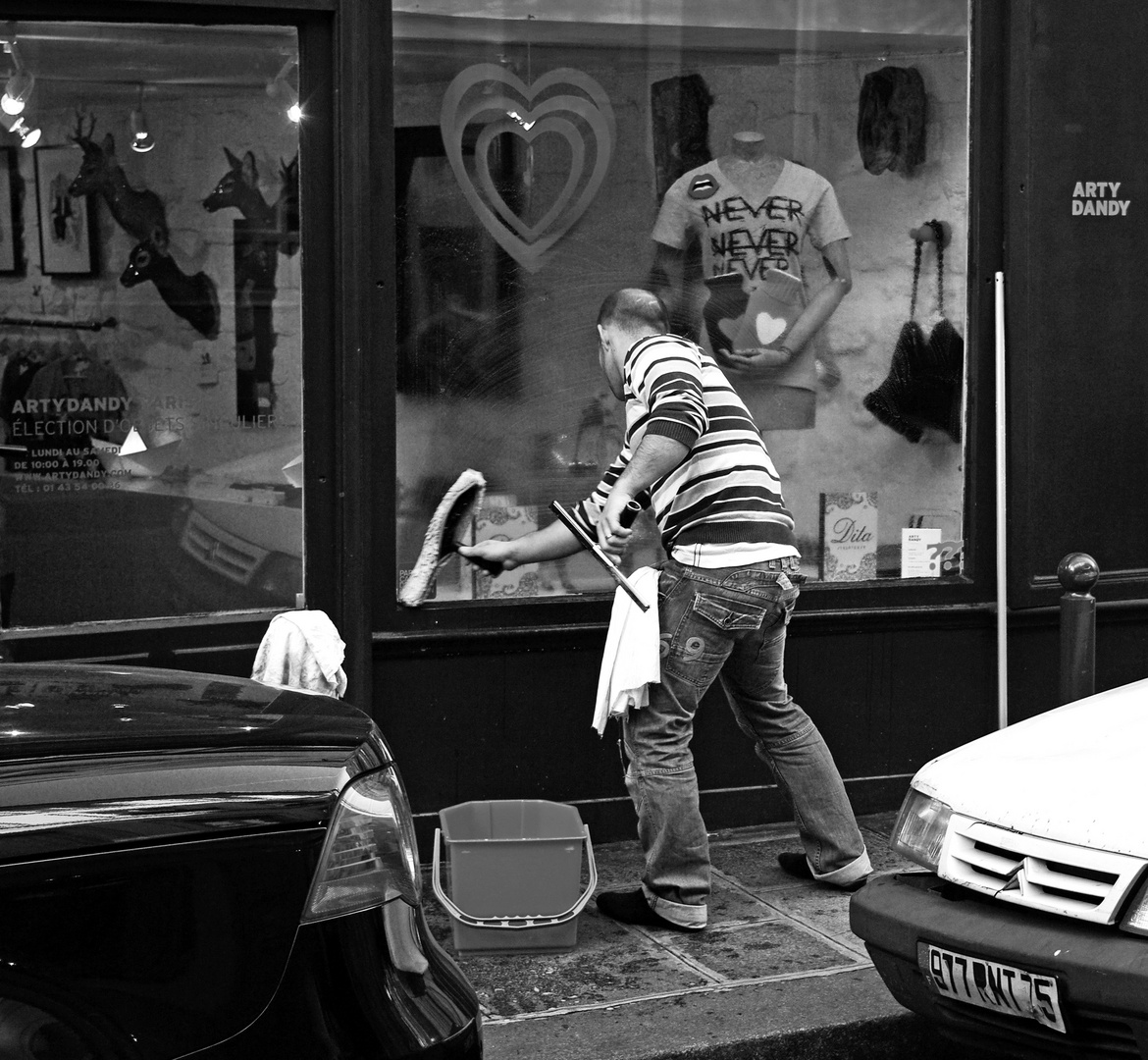 Le laveur de vitres , quelque part à Paris