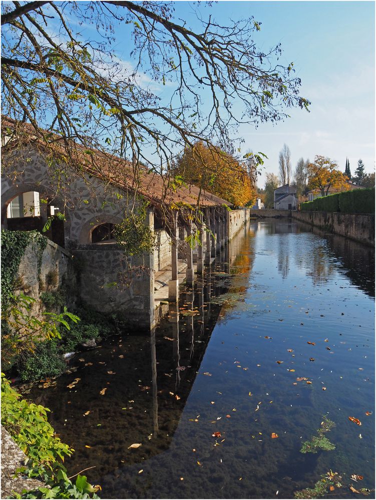 Le Lien et son lavoir à Ruffec (Charente)