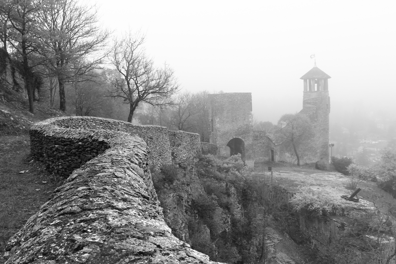 le long de la muraille