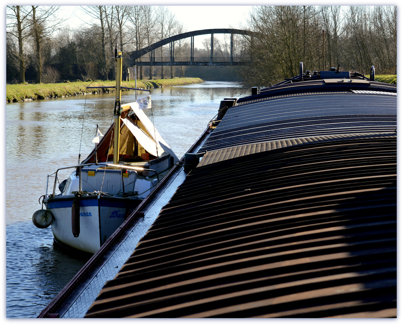 le long du canal