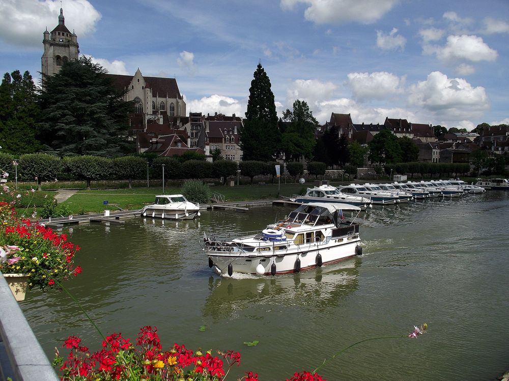 LE LONG DU PORT DE DOLE