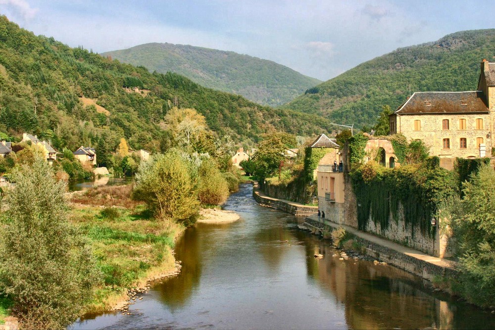 le lot a saint geniez d'olt aveyron