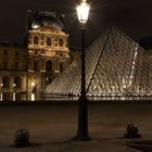 Le louvre by night