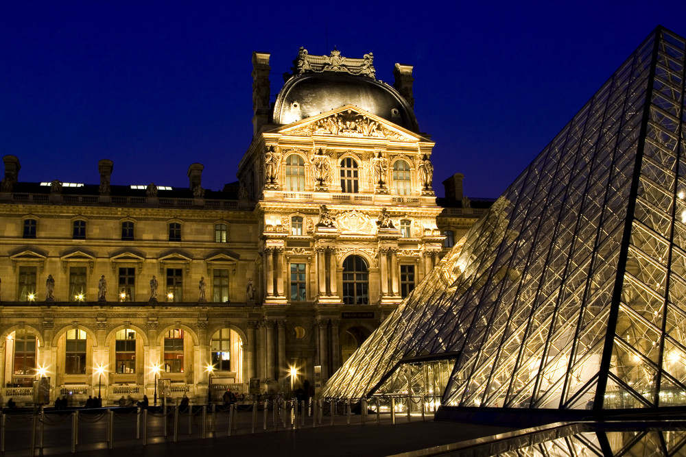 Le Louvre - Der Richelieu-Flügel bei Nacht