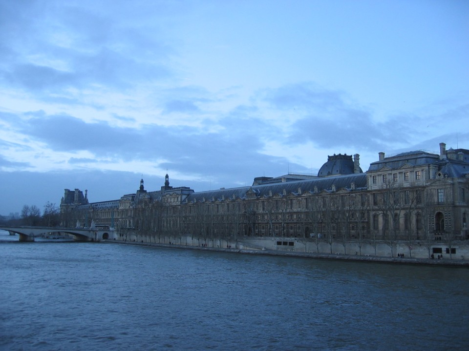 Le Louvre en bleu