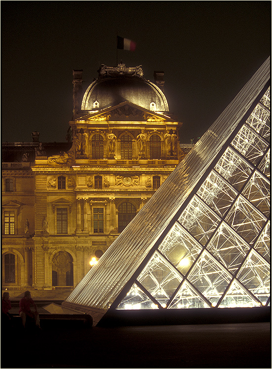 Le Louvre la Nuit (Reload)