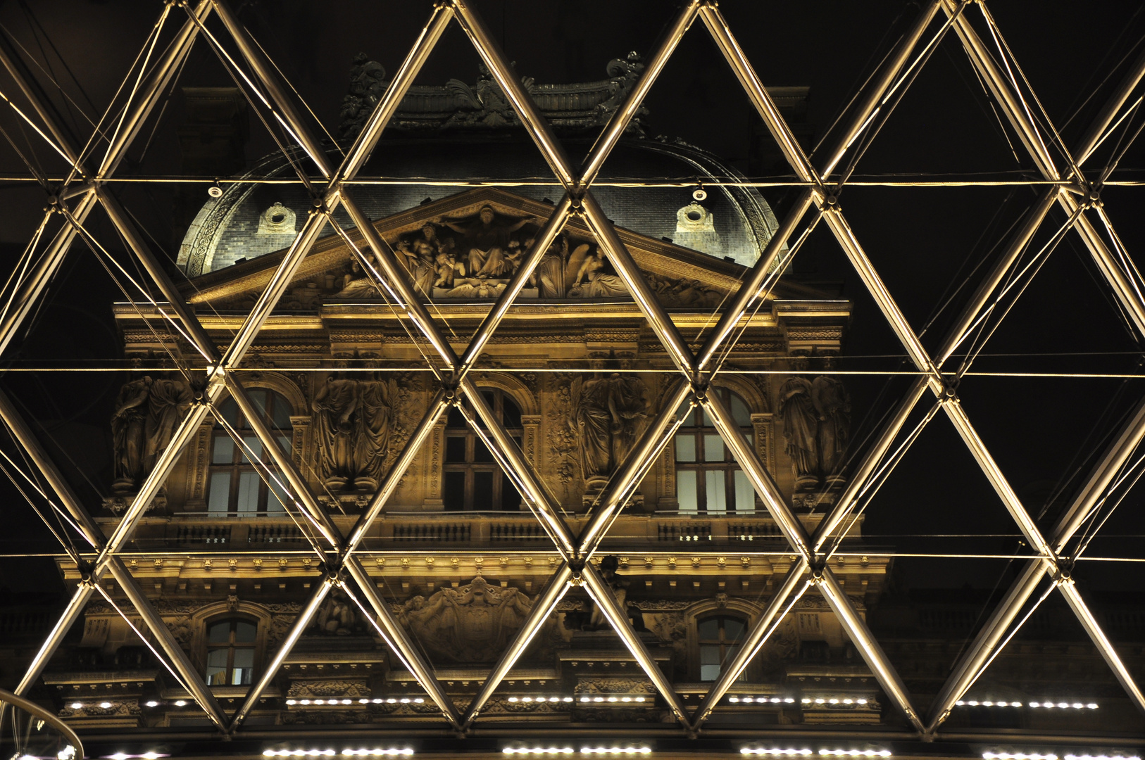 Le louvre nocturne