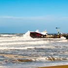 Le Luno fait naufrage à Anglet. L'arrière accroché à l'extrémité de la digue