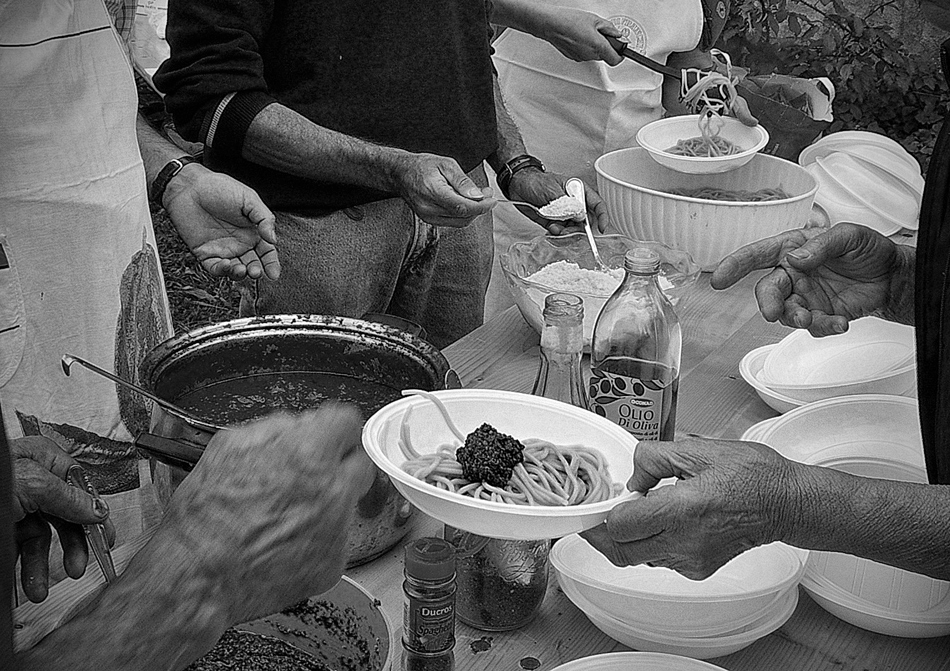 LE MANI IN PASTA