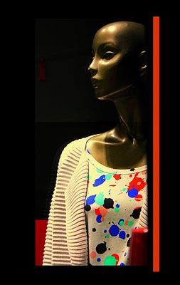 Le mannequin à sa fenêtre