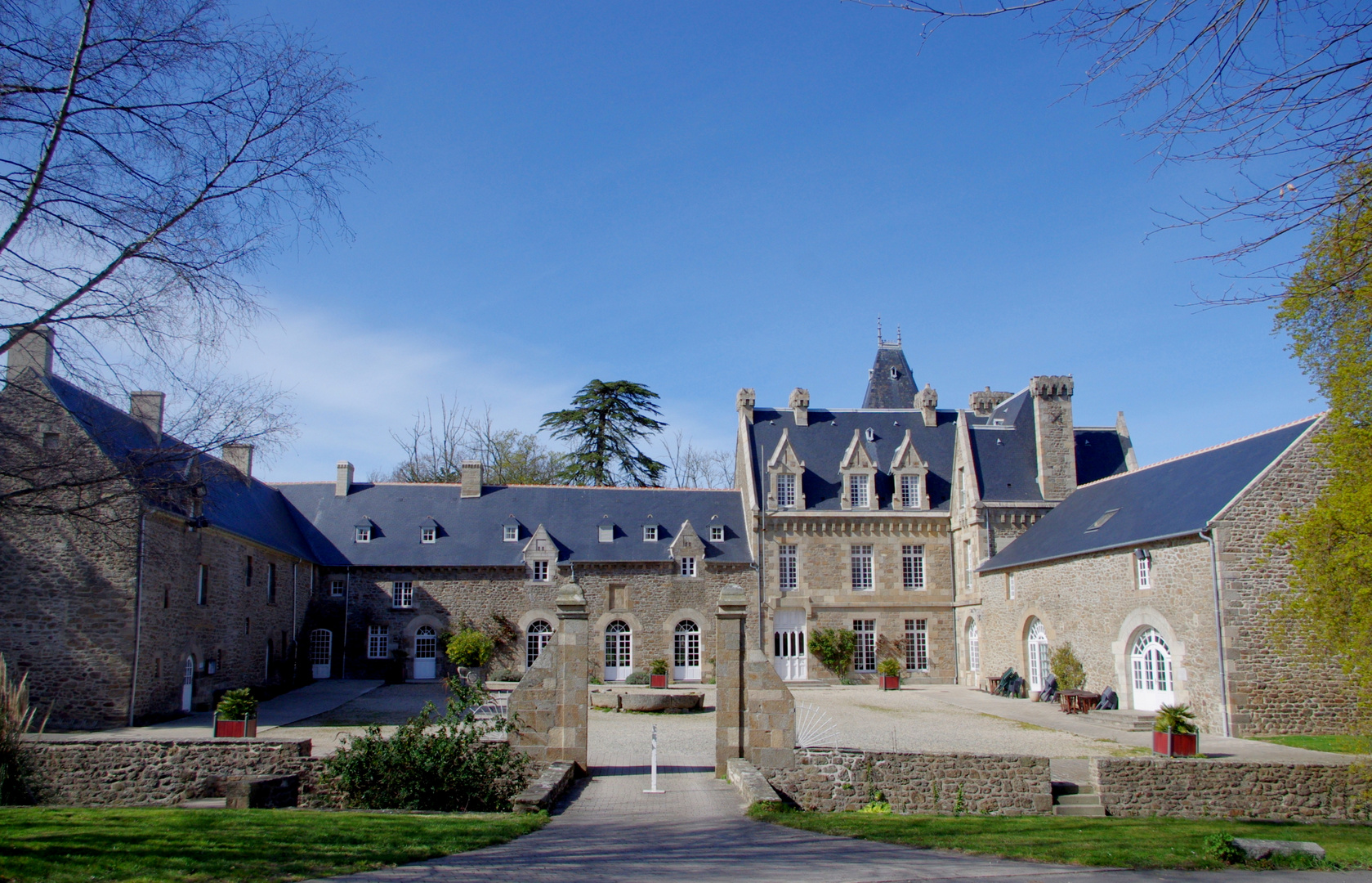 Le Manoir ....