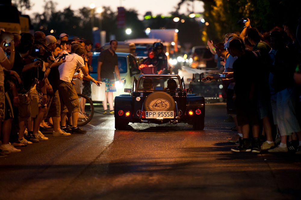 Le Mans Crowd & Super 7