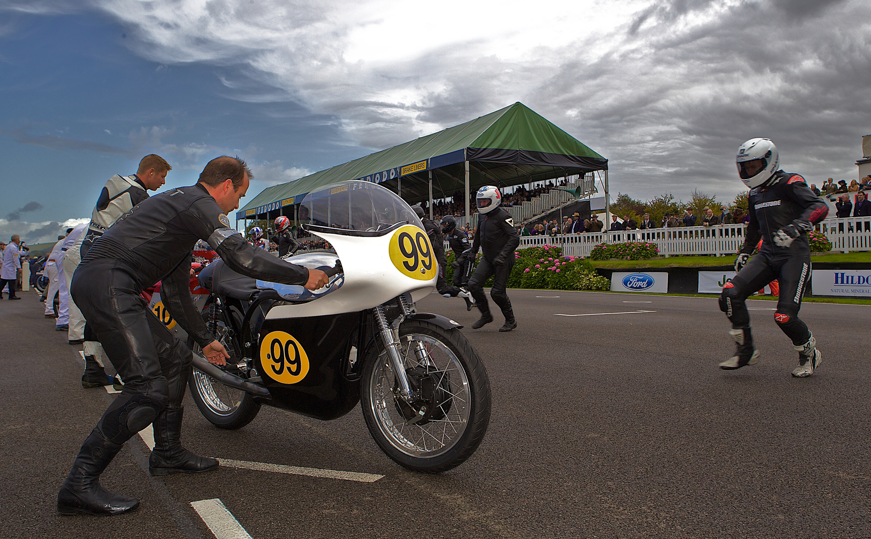 Le Mans Start Berry Sheene....