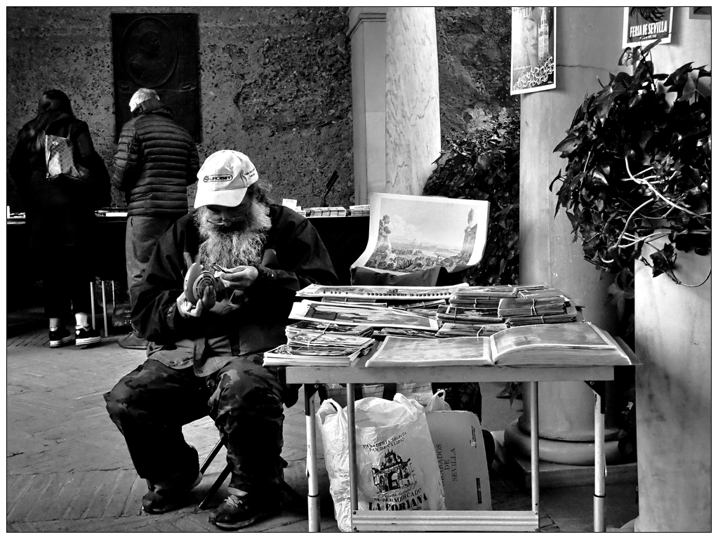 Le marchand de journaux anciens 