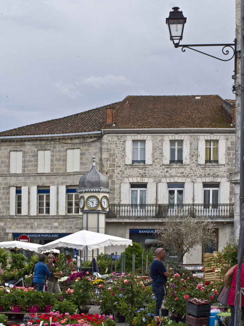 Le marché aux fleurs à Nérac